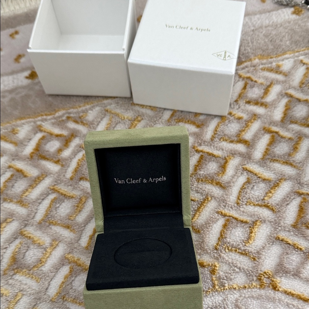 Van Cleef & Arpels Green and Black Jewelry Box